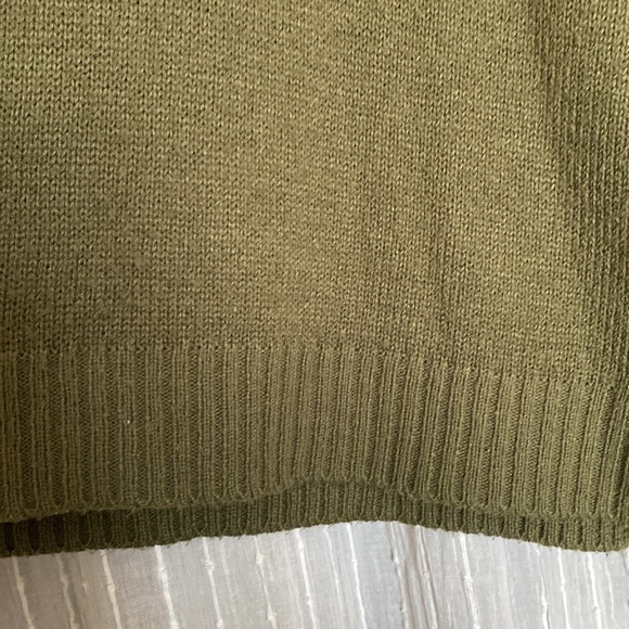 H&M Green Sweater, Size L - Picture 5 of 5
